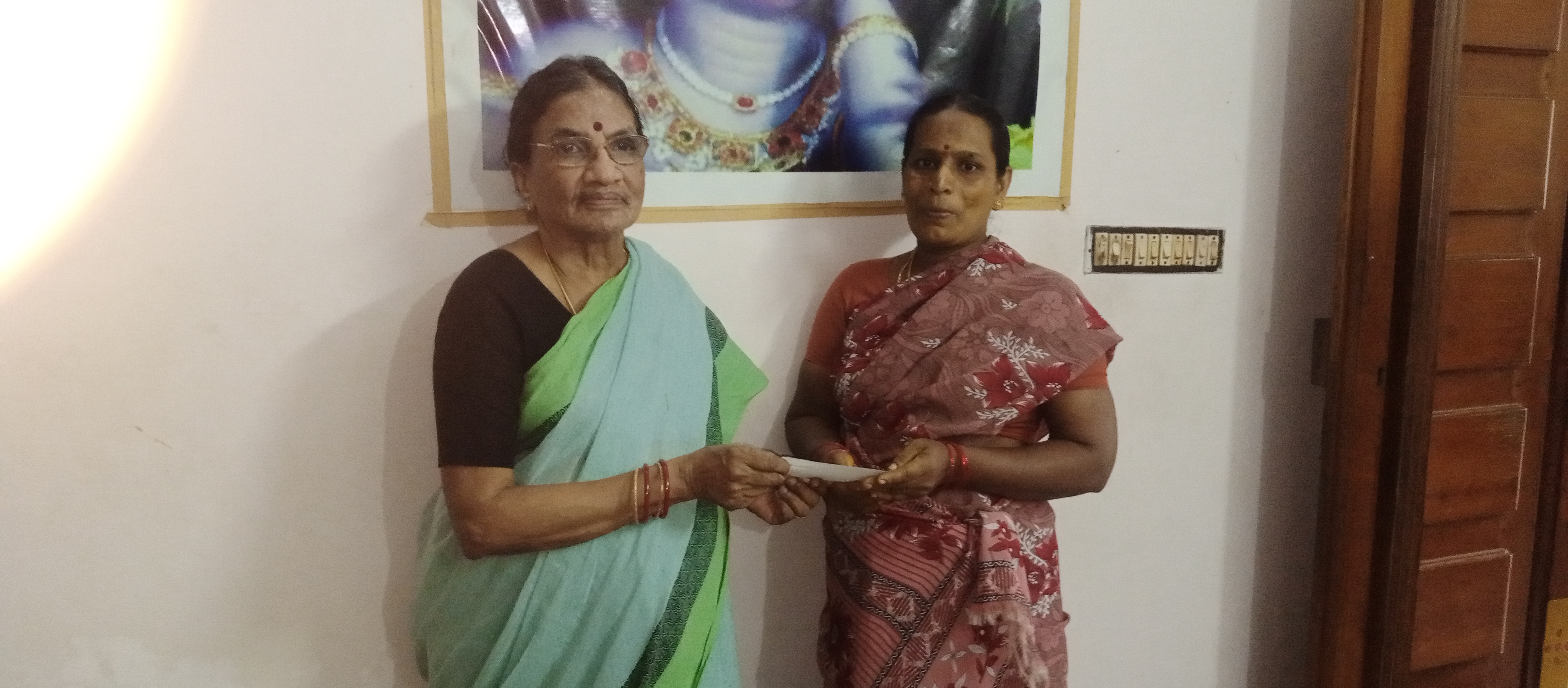 Parents of Trustee handed over a cheque for a poor girl’s financial support for her marriage. 