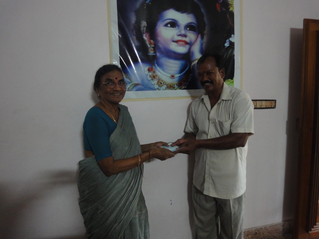 Parent of the trustee handed over an educational-aid cheque for the higher studies of a daughter of poor lady who live by ironing